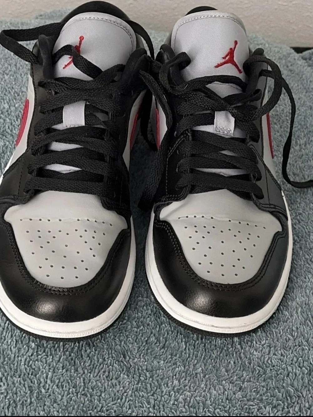 Jordan AirJordan 1 Low Sneaker Black/Gray/Red Leather Women’s 8.5 EU 40